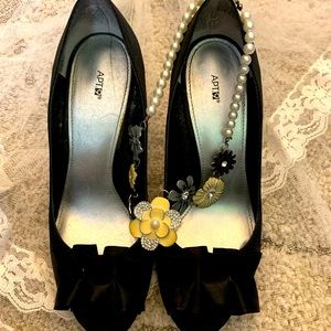 Apt 9 open toed black heels
